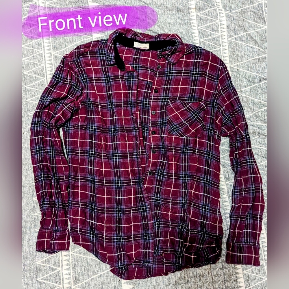 🎉Garage brand, size Xsmall EUC plaid flannel button up style long sleeve shirt